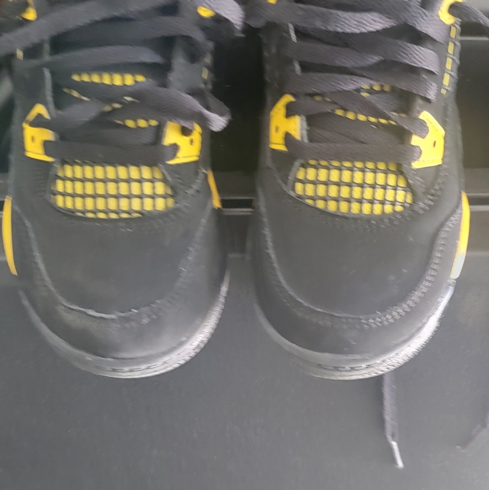 Jordan 4 yellow black used kids fair condition.